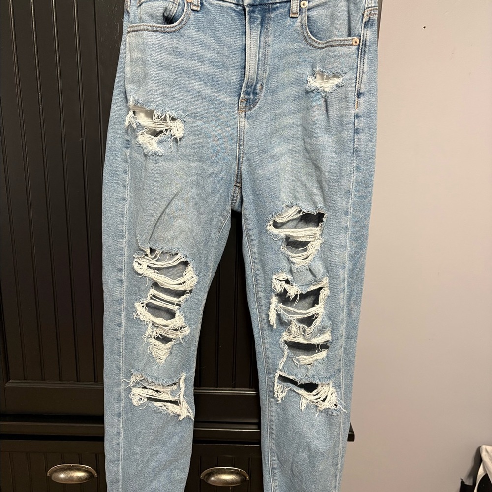 Distressed Blue Boyfriend Jeans with Relaxed Fit